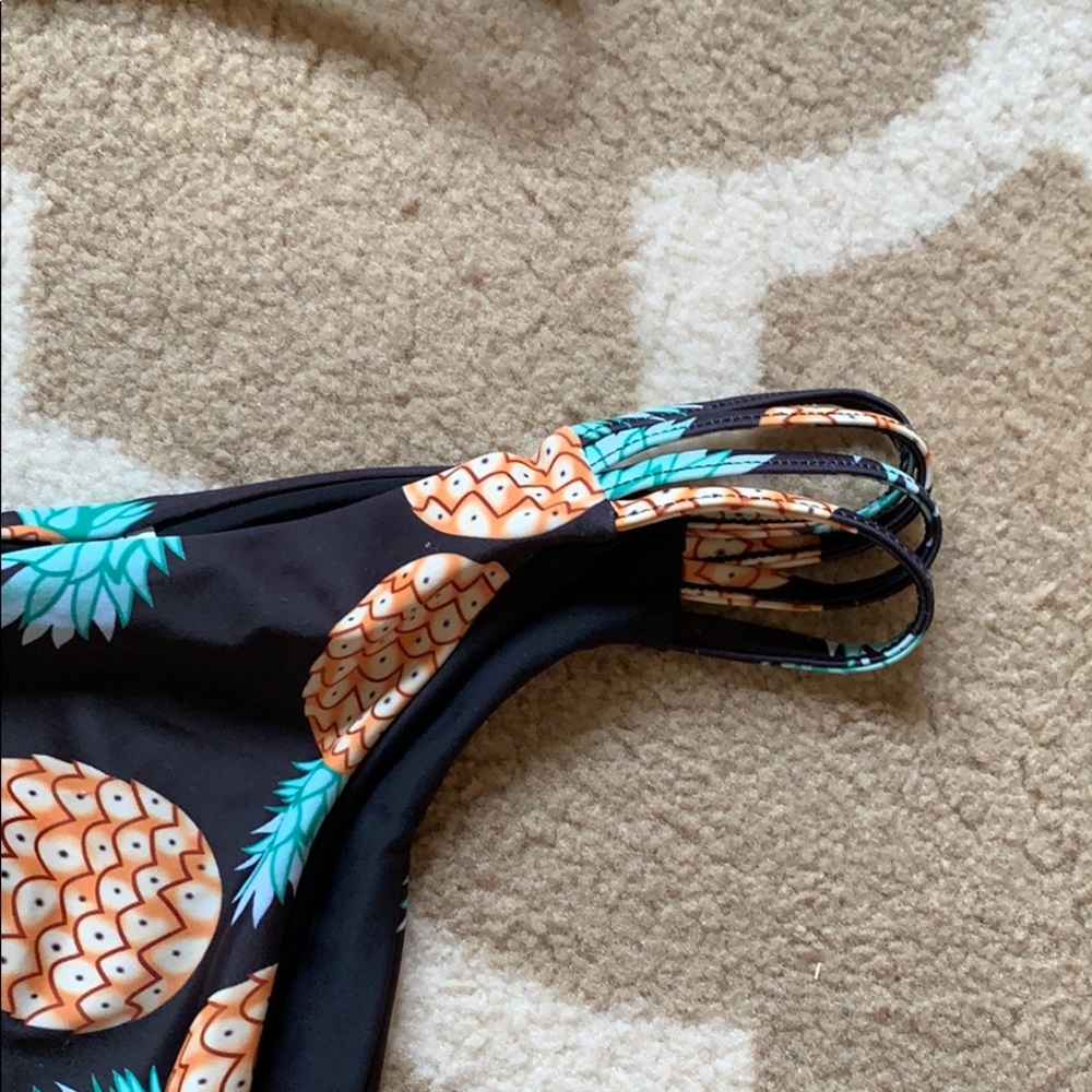 Bikini - Picture 4 of 4